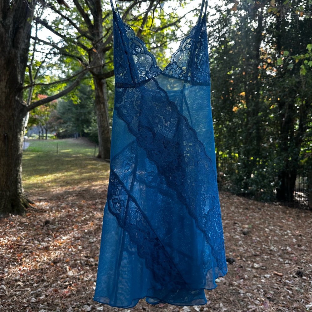 Blue Short Lace Nightgown